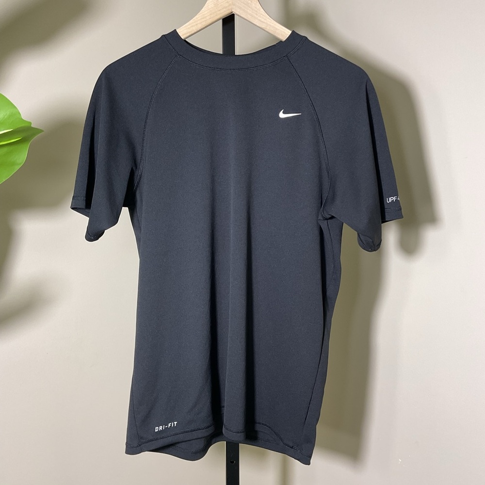Nike Swim Dri-FIT Short Sleeve Rash Guard Shirt Men Medium Black UPF 40+